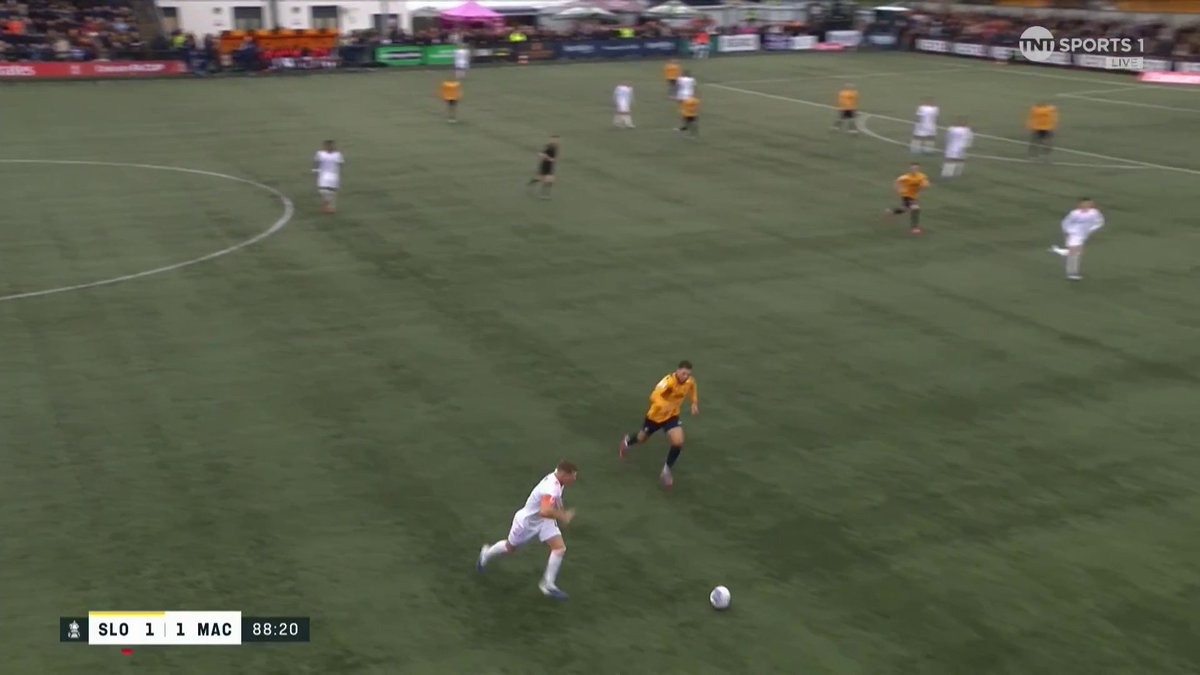 Wiktor Makowski converts from the spot and it's all level 🤝 📺 TNT Sports &amp; discovery+ UK