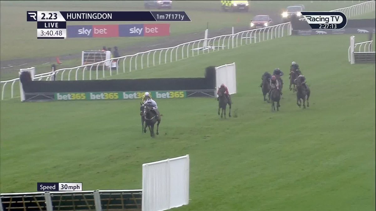 PLOT TWIST 🟨⬜️⬛️ Ambiente Friendly, second to City Of Troy in the 2024 Derby, rallies late on to get off the mark over hurdles. That did NOT look likely when he was headed two out. James Owen Racing | @gredley