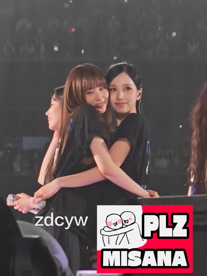 MINA AND SANA WERE ALREADY HUGGING BEFORE THEY EVEN SAW THE MISANA SIGN 🥹
