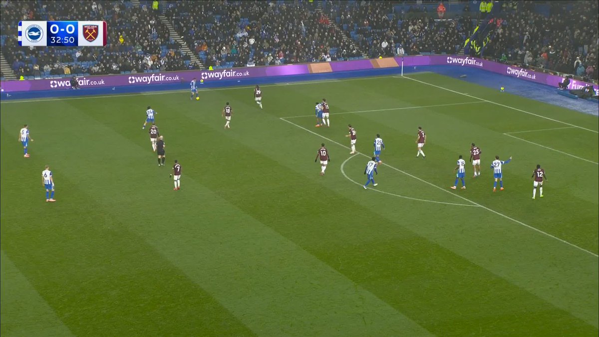 "He should score!" Mats Wieffer was inches away from giving Brighton the lead against West Ham 🤏