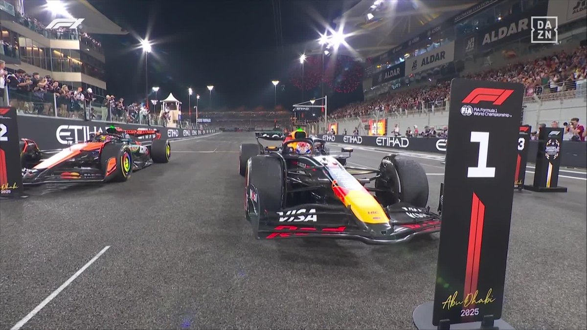 HONOR Y RECONOCIMIENTO A UN CAMPEÓN QUE LO HA DEJADO ABSOLUTAMENTE TODO 👏👏 Precioso mensaje por radio del equipo y de Verstappen 😍 #AbuDabiDAZNF1 🇦🇪