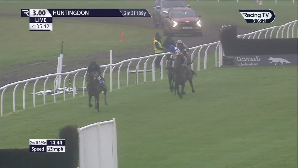 That was pretty impressive! ⭐️ DJELO wins back-to-back Grade 2 Peterborough Chases for Venetia Williams in fantastic style.