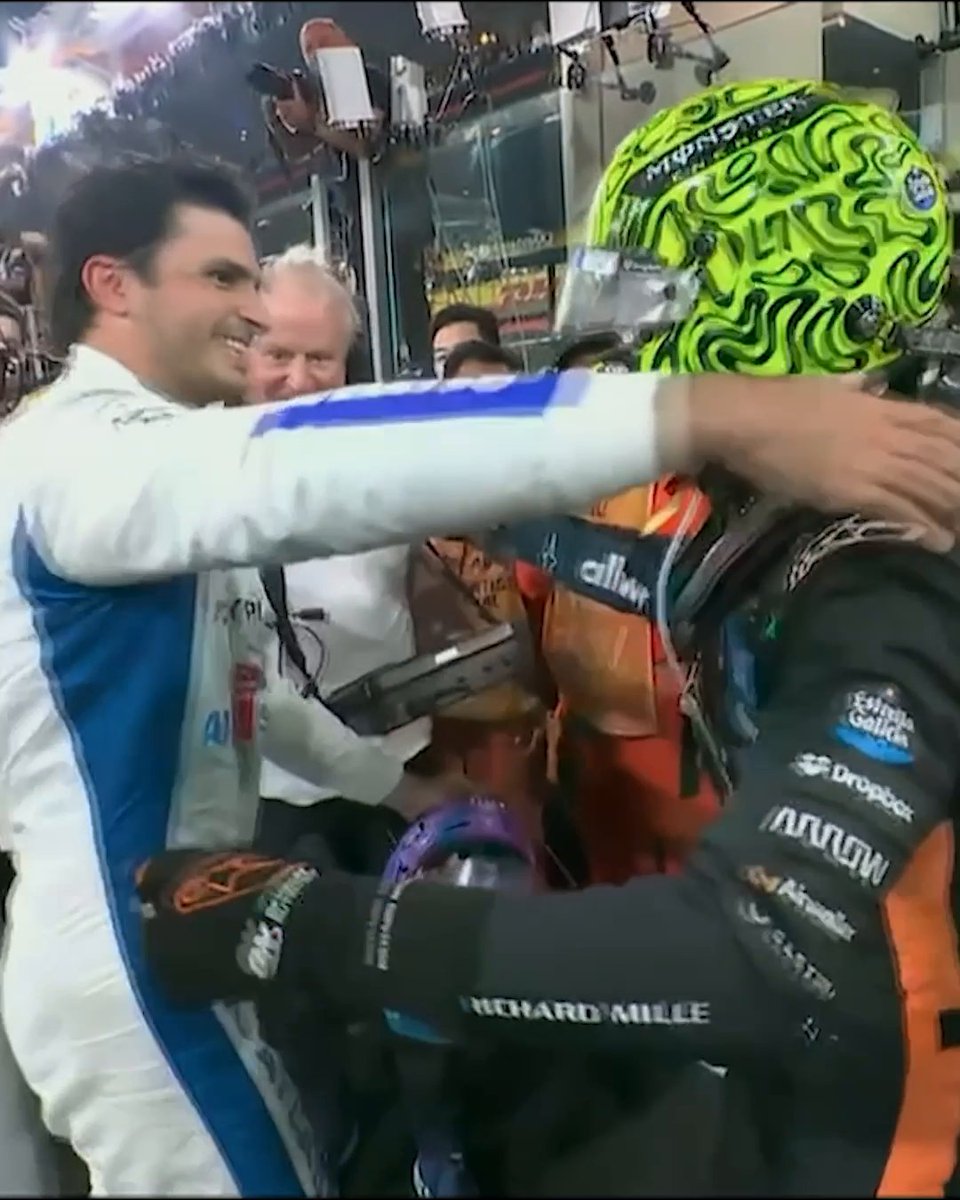 Carlandoooo 🗣️ Carlos Sainz gave Lando Norris a big hug after winning his first WDC title in Abu Dhabi 🫶