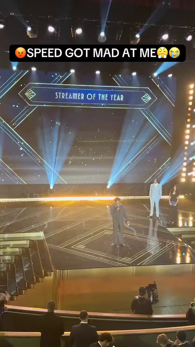 New POV from the guy IShowSpeed told to shut up for interrupting his speech at the streamer awards 😭😭