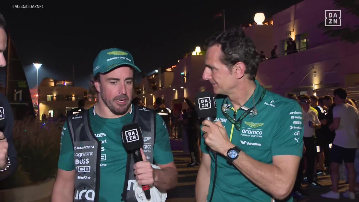 Fernando Alonso y su sonrisa cuando Pedro le pregunta qué puede hacer con un coche mejor 😍 "SER PRIMERO" #AbuDabiDAZNF1 🇦🇪