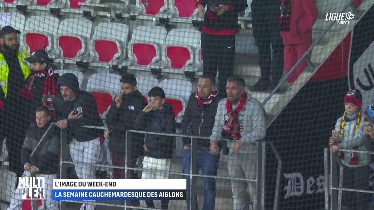 C'est l'image du jour. L'unité des joueurs de l'OGC Nice au centre du terrain malgré la nouvelle contre-performance 🫂 #OGCNSCO