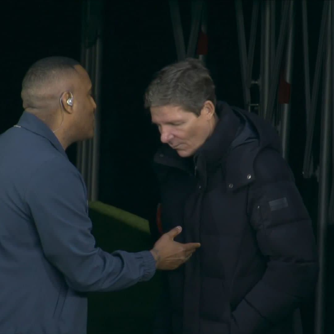 "Oliver, have you tried wing-backs!" 😅 "Here come security, good timing!" 🤣 Clinton Morrison offering some words of wisdom to Crystal Palace boss Oliver Glasner...