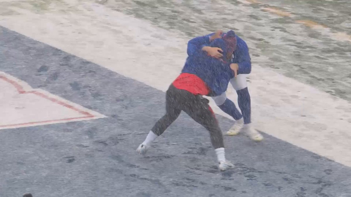 A little pre-game wrestling in the snow? 😂🤼 Buffalo Bills