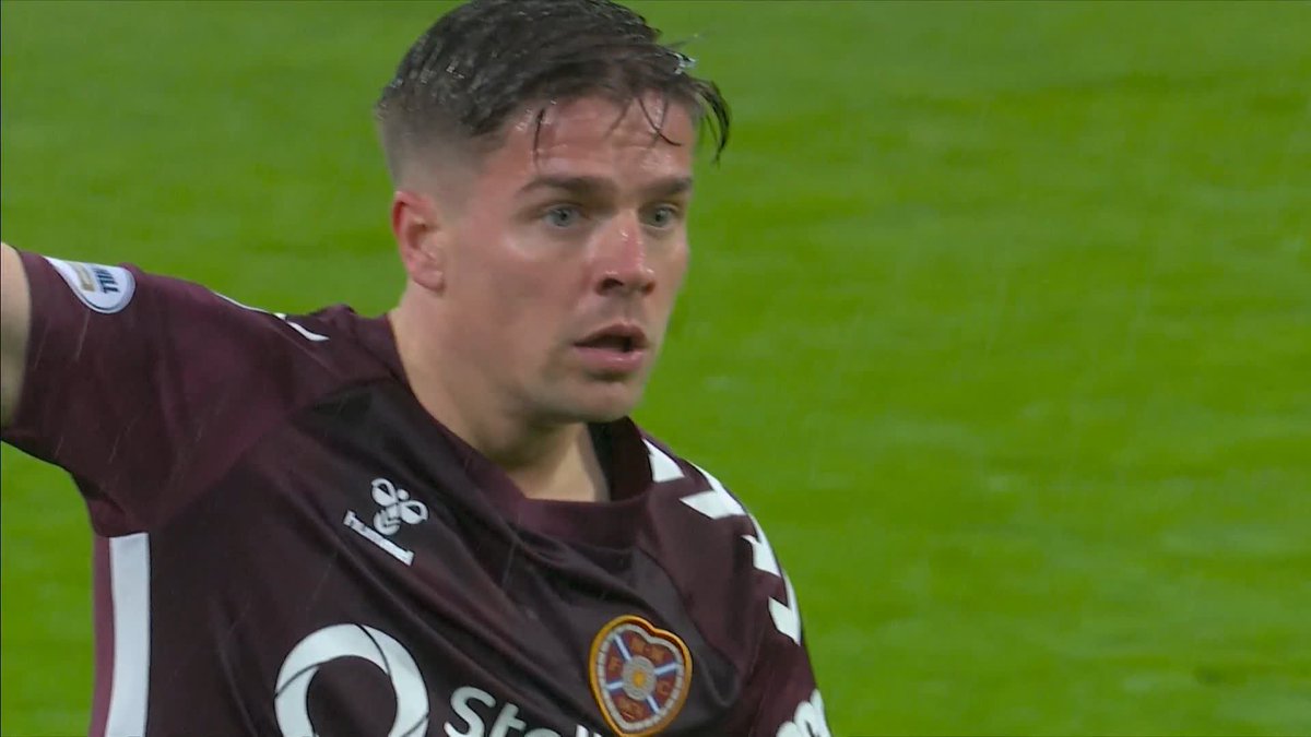 💪 “He’s always been like a little terrier getting after the ball… He’s always up for the battle” Scott Brown is full of praise for Hearts’ Cammy Devlin after his performance today ⤵️
