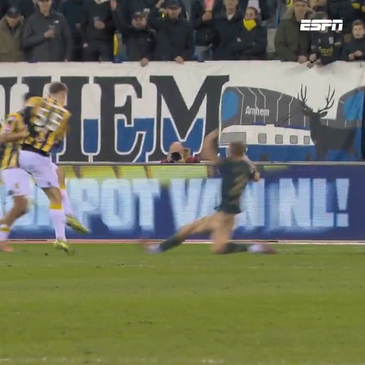Had Vitesse hier een strafschop moeten krijgen? 🤚🤨 #vittop