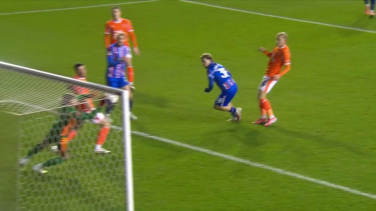 How has he kept that out!? An incredible reflex save from Bailey Peacock-Farrell for Blackpool FC 😯 📺 Watch live on Football on TNT Sports and discovery+ UK