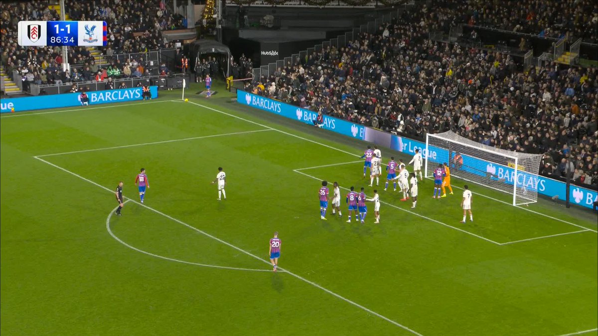 Marc Guehi rises highest to head home the goal that may have won the game for Crystal Palace 💥