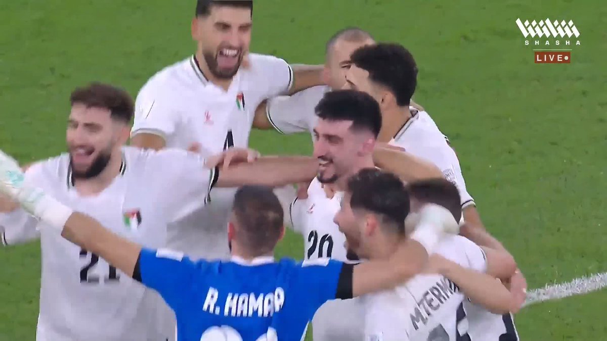 🚨🚨🚨🚨🚨🚨🚨🚨🚨🚨 مقطع اليوم!!!!!! احتفالات لاعبين منتخبي سوريا وفلسطين بالتأهل لربع نهائي كأس العرب بعد نهاية المباراة 🤩🇸🇾🇵🇸