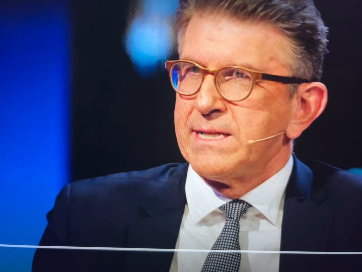 Wolfram Weimer beschuldigt mich ( auch den Spiegel und T-Online) eine Kampagne der AfD zu machen und Drohnen über seinem Haus aufsteigen zu lassen 😂 Russische Drohnen? Weimer hat offenbar den Verstand verloren.