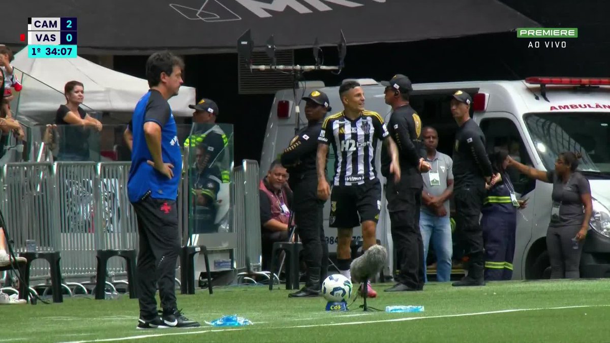 O climinha entre Vegetti e Fernando Diniz, já faz tempo que não tá bom. Hoje, após a substituição do atacante, ficou claro que um dos dois deve sair para a próxima temporada. ➡️ VOCÊ ESTÁ DO LADO DE QUEM?