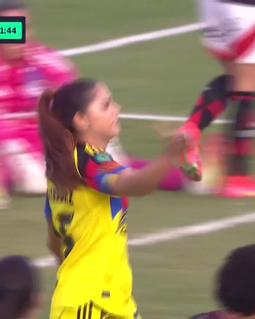 🤩 Jana Gutiérrez showing her creativity and skill, as Club América lead Flamengo in the match for 3rd place! Watch World Sevens Football Live &amp; Free on DAZN. #DAZNxW7F