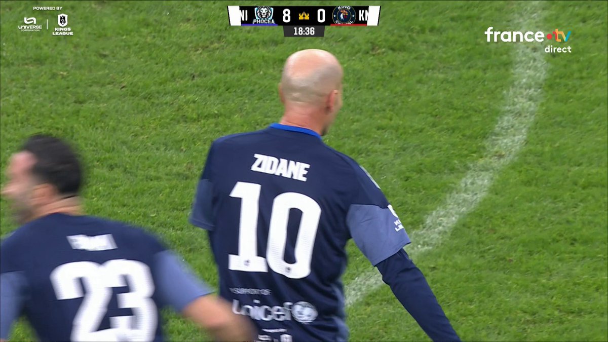 Enchaînement de Zinedine Zidane qui l'a donne parfaitement pour Dimitri Payet qui se joue du gardien. ON PEUT MOURIR TRANQUILLE. [francetvsport]