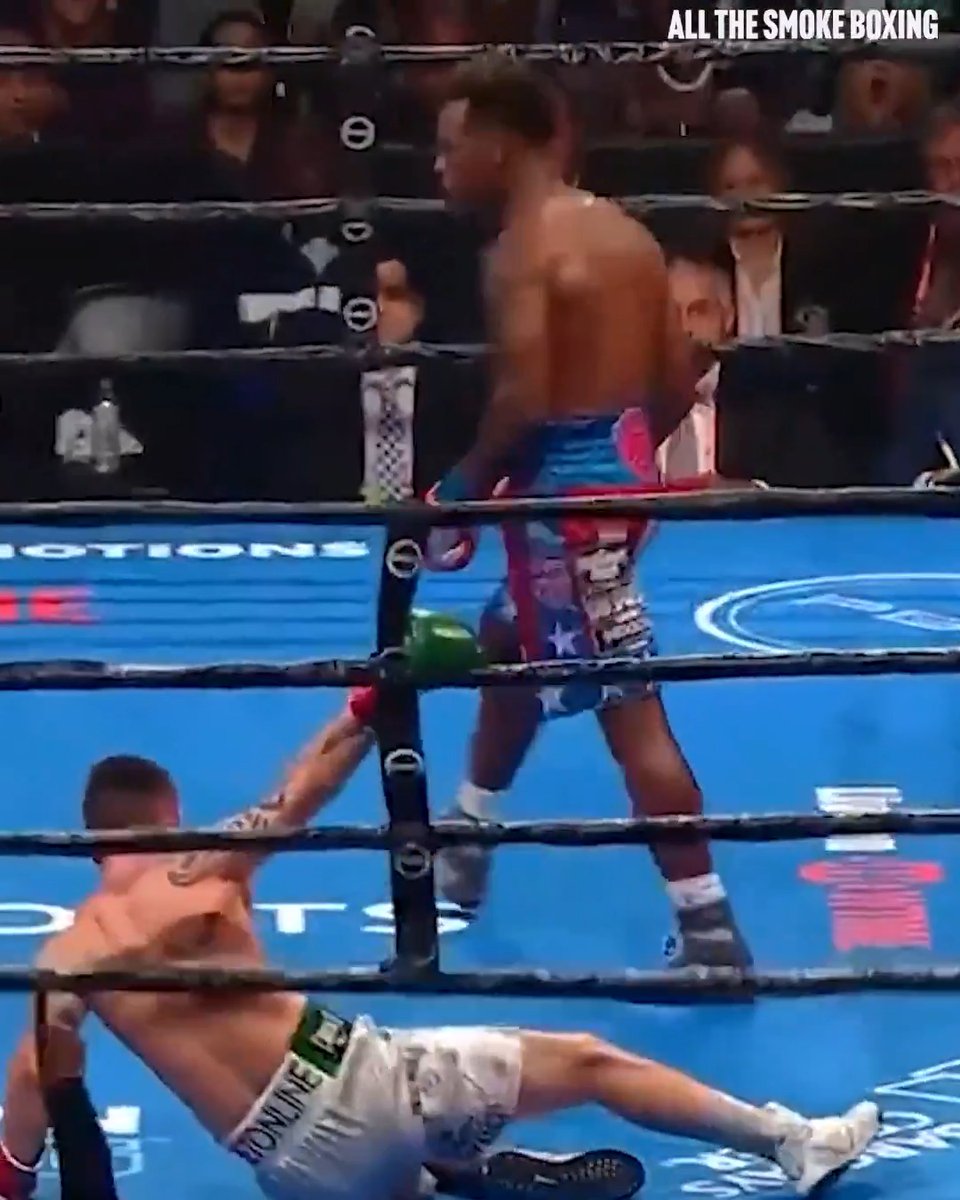 ⏮️ Jermall Charlo stopped Dennis Hogan to retain his WBC middleweight title on this day in 2019 🏆