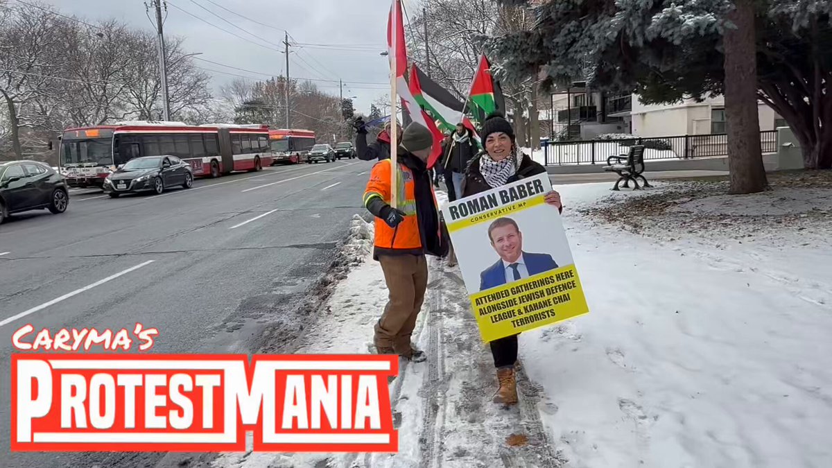 Local resident walks his dog alongside pro-Palestine protesters marching on Bathurst towards Sheppard. Meanwhile, police essentially block side streets with bicycles, keeping protesters off residential sidewalks. 📸 Dec 7, 2025 #Toronto #ProtestMania Fund this work so it can continue: