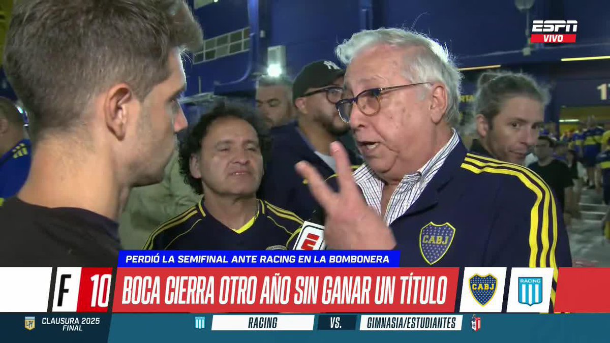 😠Los hinchas de #Boca en la salida de #LaBombonera tras la eliminación vs Racing apuntan contra Claudio #Úbeda: 🗣️"El cambio parece que lo hizo Costas". 🗣️"Hoy jugamos sin DT y ellos jugaron con 2 DT's, Costas y Úbeda". 🗣️"Úbeda vendió el partido".