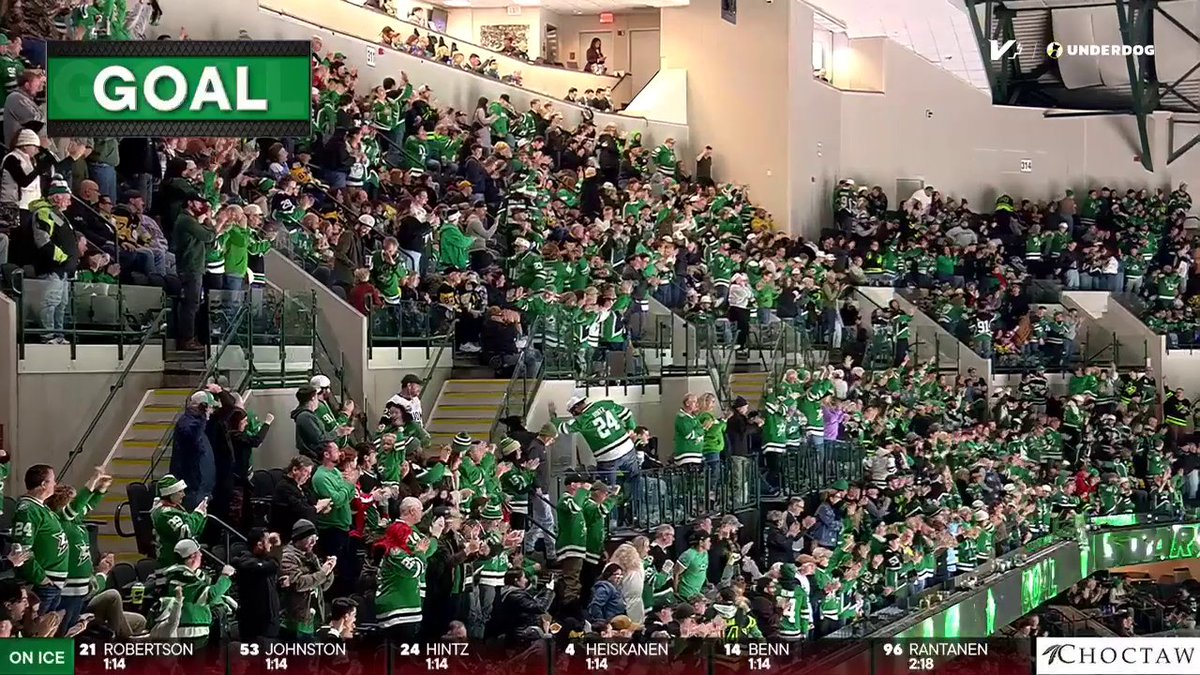 THE STARS TIE THE GAME LATE! ⭐ And their fans are loving it!
