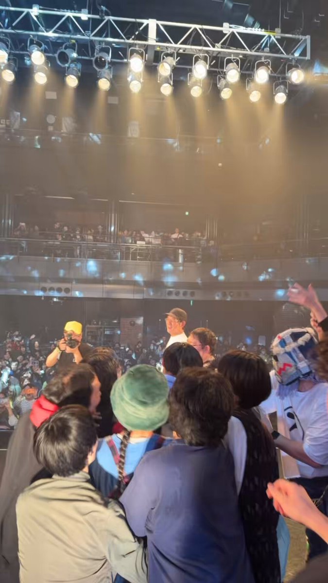 マルチネ・レコード社長tomadの名義は、"Too Mad"、つまり、狂いすぎている、という意味を持っている。「より多くの混乱と快楽を!!!」というマルチネ・レコードをのスローガンを体現するような男だ。いや、漢だよ。最後まで粋だよな、tomadは。 #マルチネ20