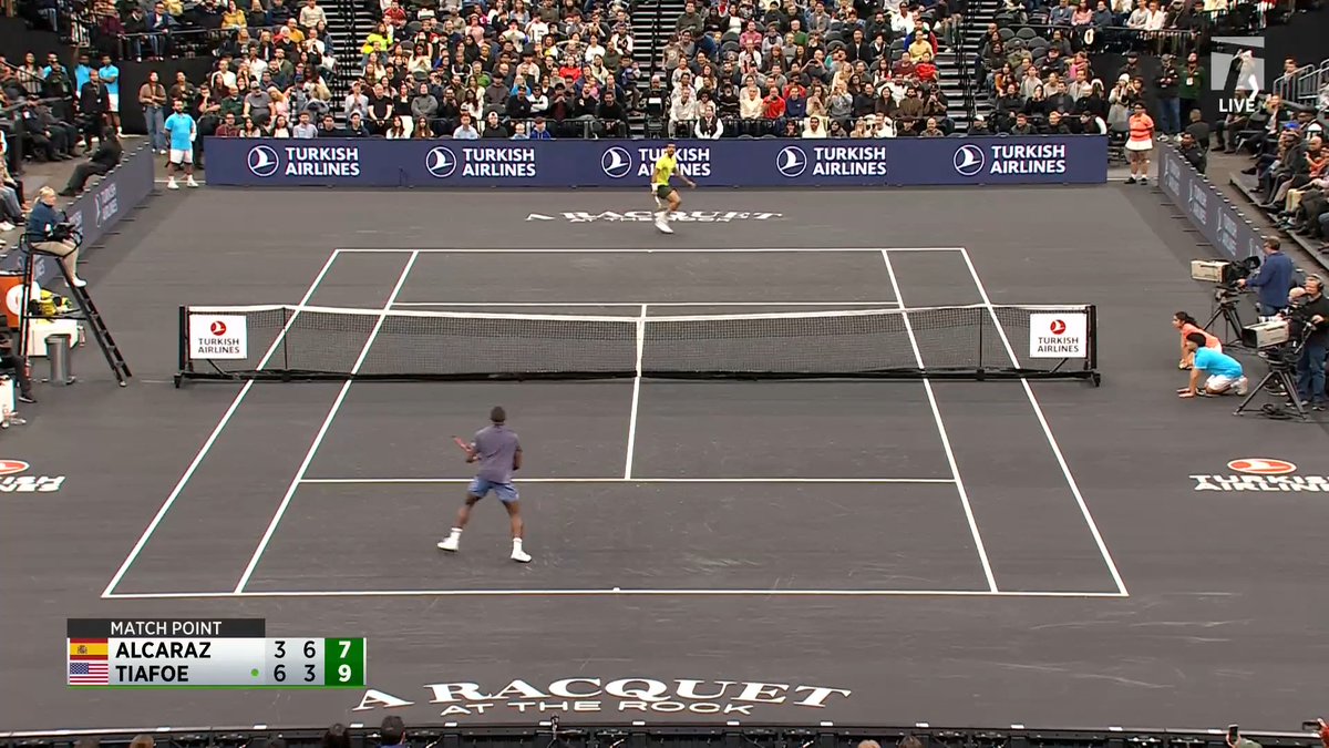 Big Foe reigns supreme at the rock 🚀 Frances Tiafoe defeats Carlos Alcaraz in the third set tie-break in New Jersey 🏆