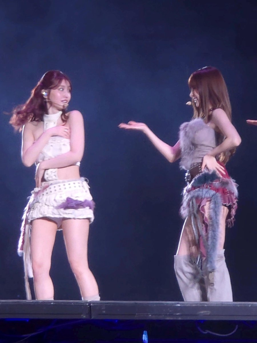 Sana and Momo poking each other's armpits in the middle of the performance 😭