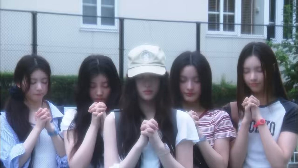 올해 나온 노래중에 제일 좋은거 단연코 토키요토마레겟지 여자애들이 부르는 여자애들을 위한 세레나데인데 뮤비까지 걸밴드 여름합숙편임 진짜 너무 감동이잇음