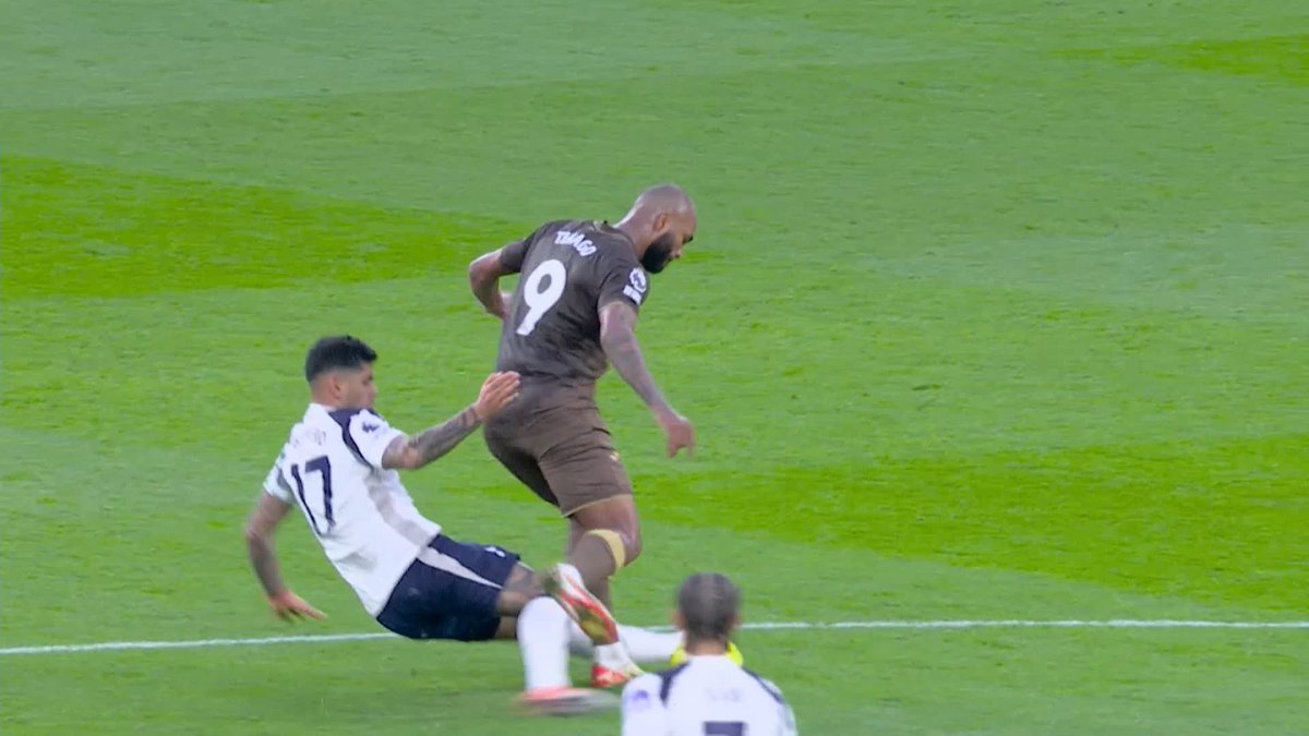 "Definitely a red card" 🟥 Should Cristian Romero have been sent off for his challenge on Brentford's Igor Thiago?