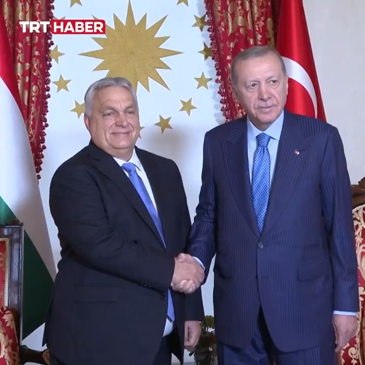 Cumhurbaşkanı Erdoğan'ın Macaristan Başbakanı Viktor Orban'ı kabulünden ilk kareler. 📍Dolmabahçe Ofisi