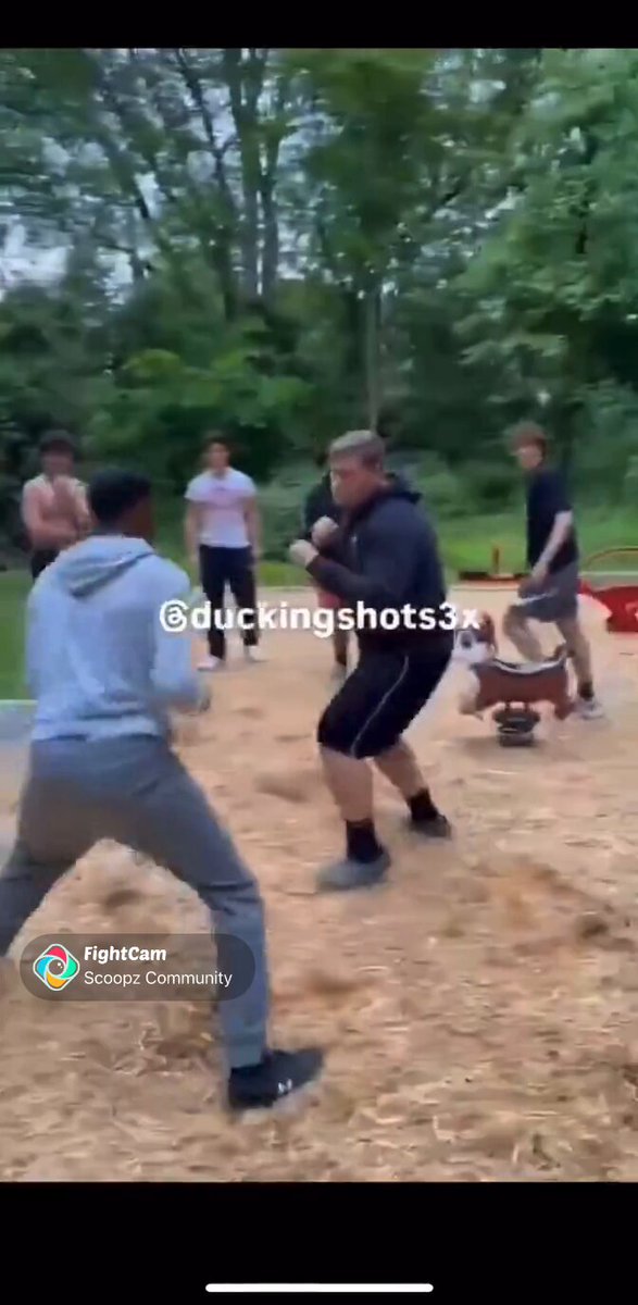 That was completely uncalled for, buddy had a good stance. #Fights