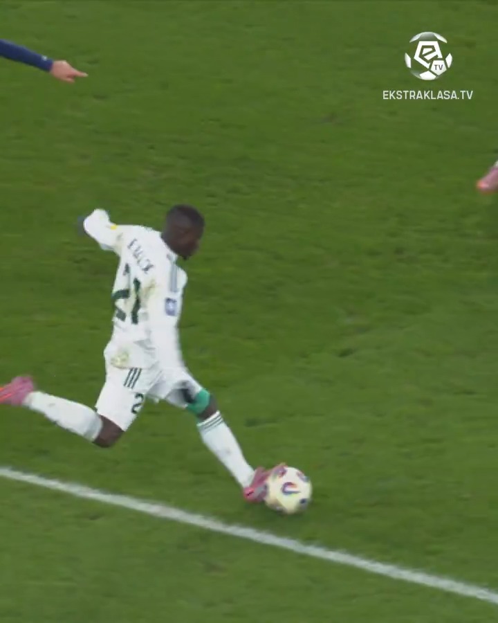 🇵🇱 A second goal in Poland for Sam Greenwood! The former Leeds striker was on the scoresheet for Pogoń Szczecin at the weekend in a 2-2 draw in the Polish top-flight. The 23-year-old winger’s goal is the first in the below clip #lufc #ekstraklasa