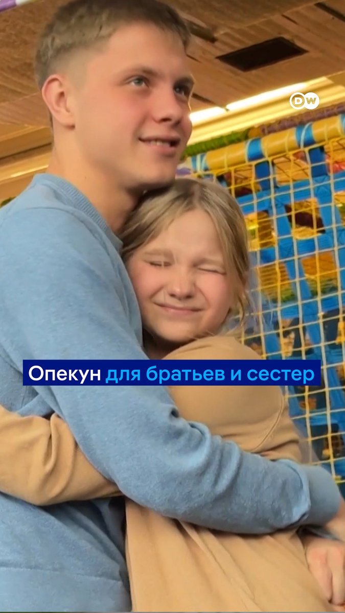 Вячеслав Яров в 18 лет взял под опеку своих братьев и сестер, их мама погибла от российского удара. Молодому человеку пришлось бросить учебу, но он надеется возобновить ее
