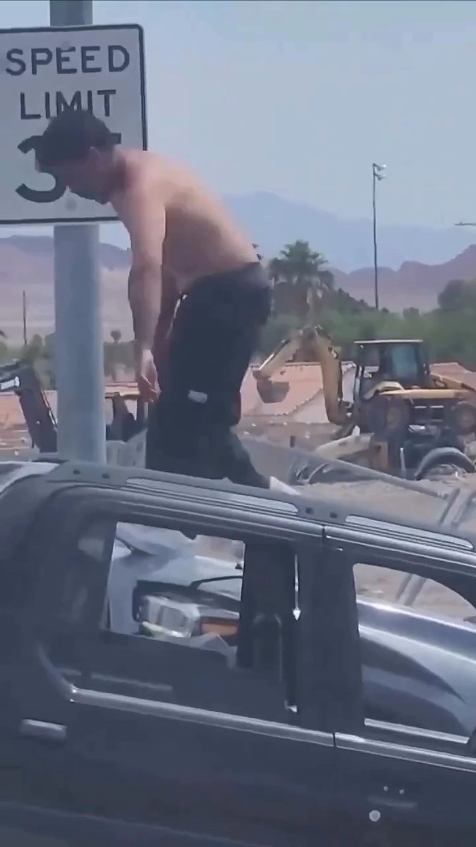 Road rage incident in Las Vegas. Arm yourselves accordingly... #CityLife #LasVegas #crime #RoadRage #decay #vegas #urban #nevada #FAFO