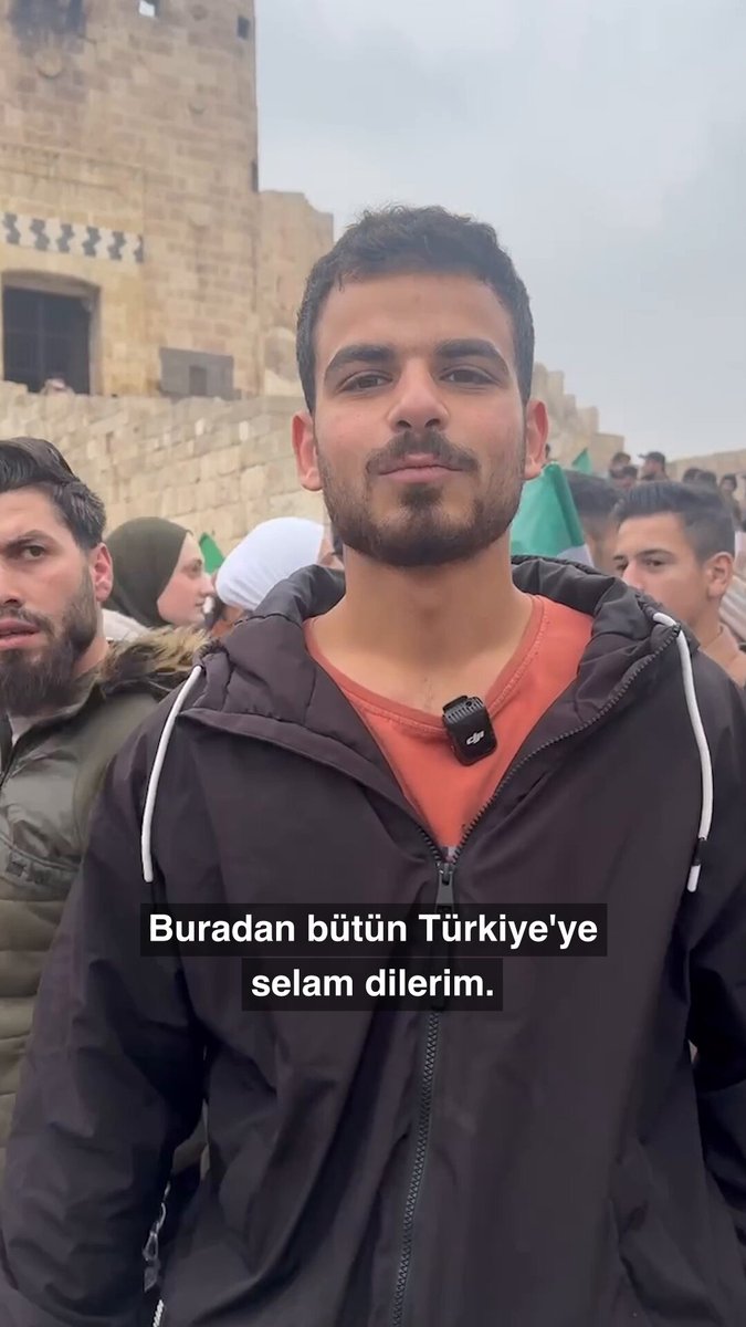 Devrimin ardından ülkelerine dönen Suriyeliler, kendilerine ev sahipliği yapan Türkiye'ye teşekkür etti: "Türkiye bizi okuttu, yetiştirdi. Bize hayat verdi." 🖋 Nesibe Hale Tezcan