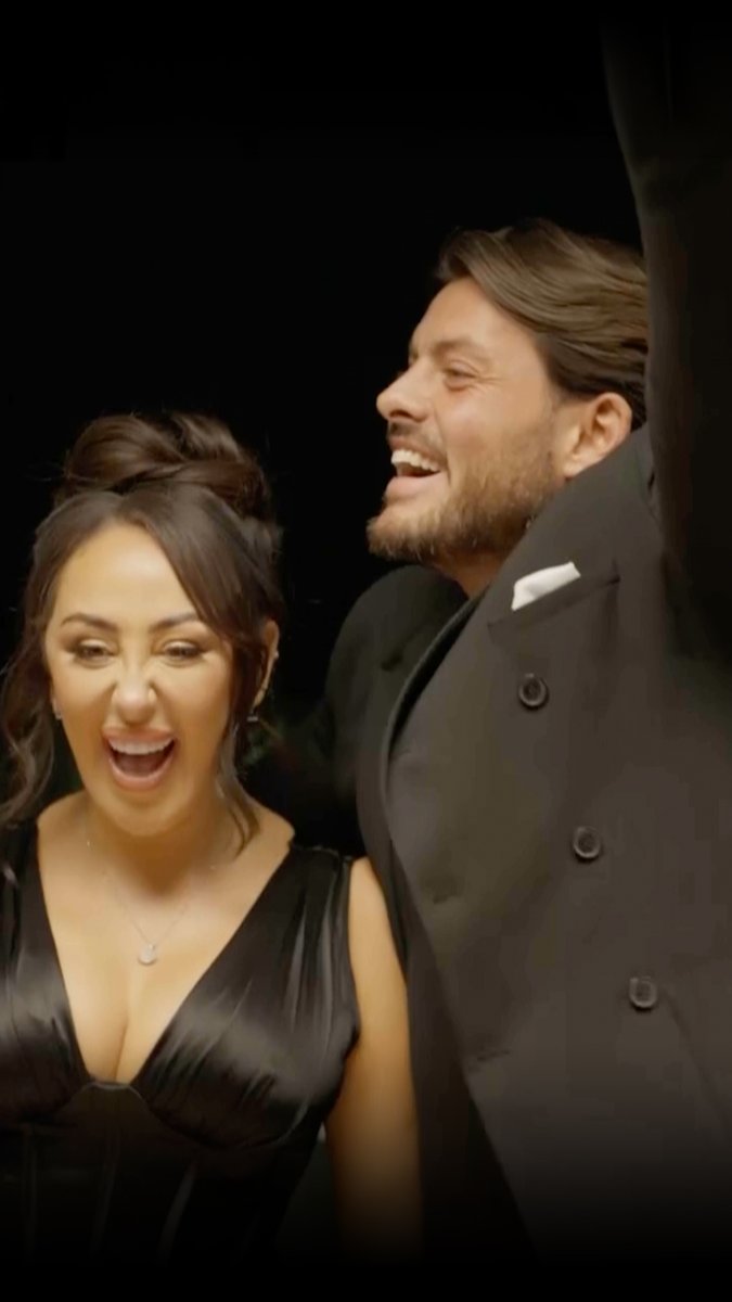 Jordan and Sophie have a Christmas surprise for the gang 🥹🎁 #TOWIE