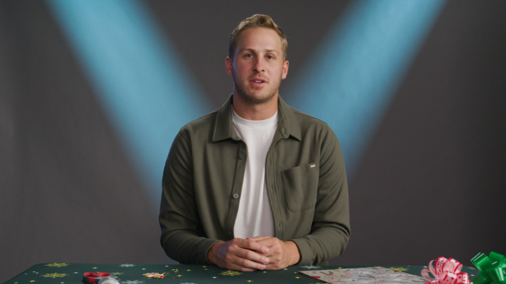 Detroit Lions quarterback Jared Goff admitting he’s never successfully wrapped anything before 😂