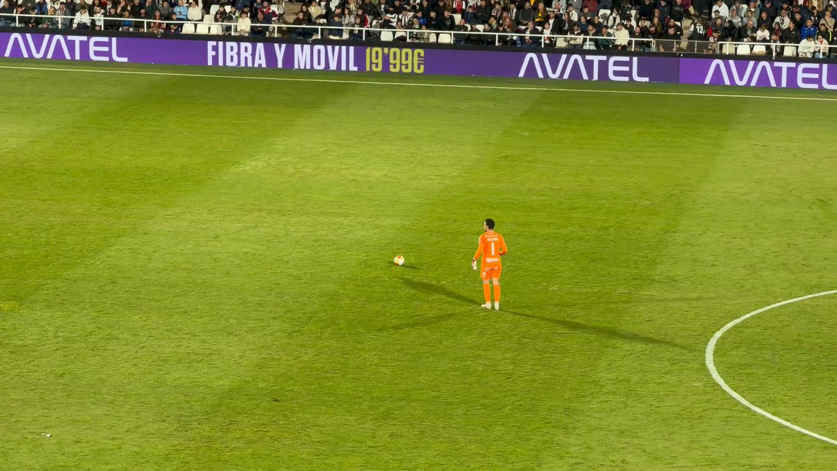 Mejor de arranque el Real Murcia, que confirmó la superioridad con el gol de Héctor Pérez. El eldense estuvo a punto de hacer el 0-2, pero su remate se fue a la madera y a partir de ahí creció el Cartagena. El descanso coincidió con el mejor momento de los de Javi Rey, que disfrutaron de una oportunidad clarísima para hacer el empate. Primera mitad de fútbol muy atractivo por parte de los dos equipos (0-1).