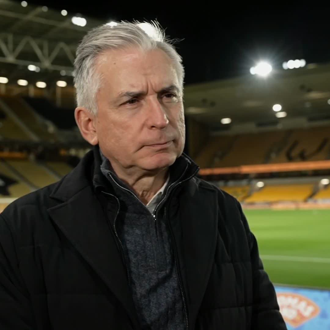 🗣️ "It's like [Wolves] are preparing for next season already" Alan Smith previews tonight's Monday Night Football clash between Wolves and Manchester United.