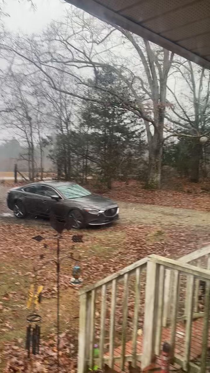 Andddd it’s snowing 🌨️