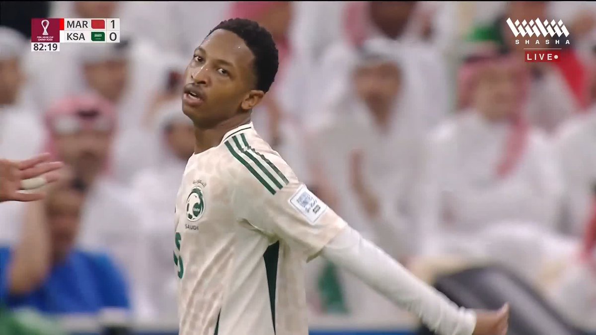 تسديدة هوساوي لاعب المنتخب السعودي تمر على يمين المرمى المغربي 🚀 تابعوا المباراة وباقي مواجهات #كأس_العرب_على_شاشا 🏆💫 شاهد الآن مجاناً وبدون تسجيل دخول 📺