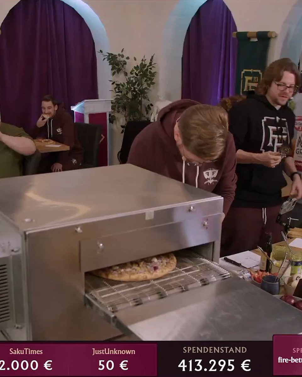 Wenn die Zeit vorbei ist und du leer ausgehst 😭🍕 Friendly Fire in a nutshell. Wer hätte den Tisch auch geworfen? MrMoregame 𝑮𝑹𝑶𝑵𝑲𝑯 Peter Smits Jr. fishi Jay🥶 Sep PietSmiet