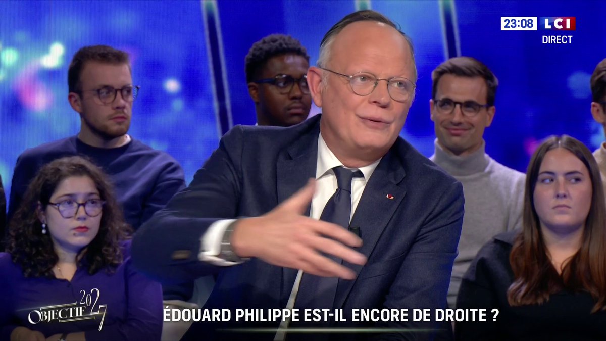 Port du voile : "Je vais vous répondre très honnêtement, je n'aime pas ça. Je n'ai jamais été à l'aise avec le port du voile", explique Edouard Philippe face à jean-michel aphatie ▶️ Objectif 2027 avec Darius Rochebin