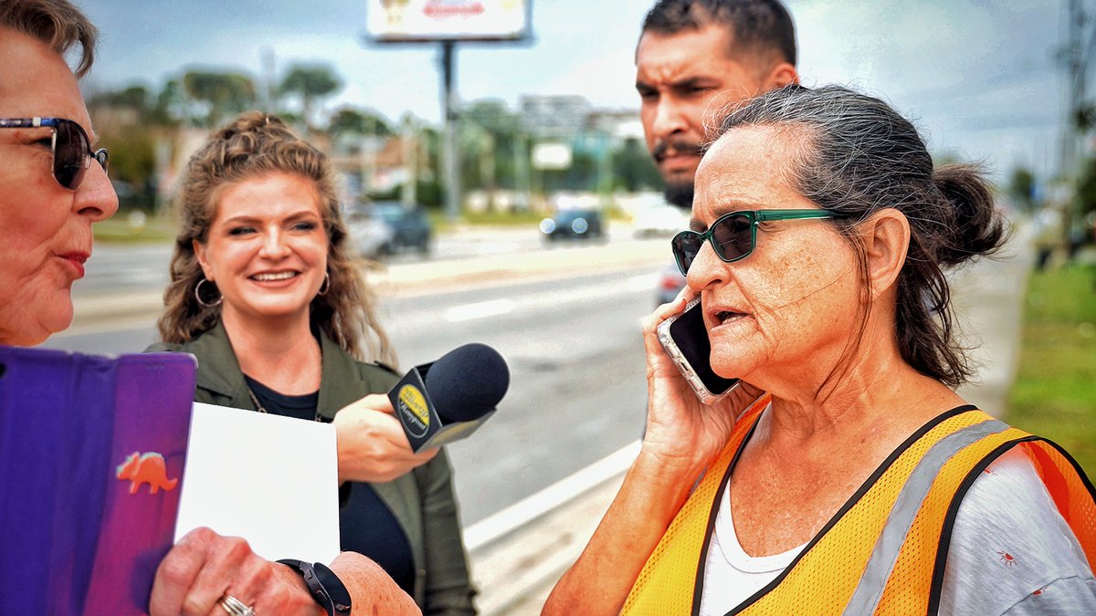 Anti-ICE Democrats in Largo CALL 911 on me for asking simple questions! As they protested outside HOME DEPOT 😂