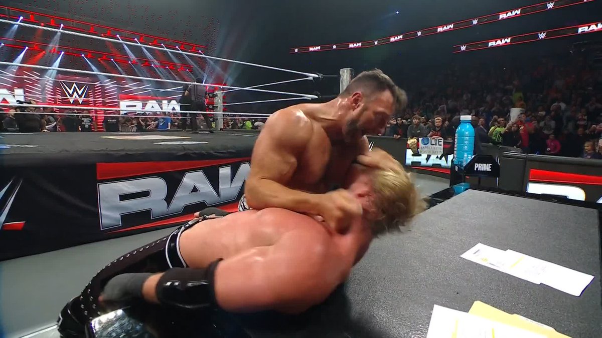 NO REALLY, WHO IS THIS??? HE JUST STOMPED LA KNIGHT ON THE ANNOUNCE TABLE 😱
