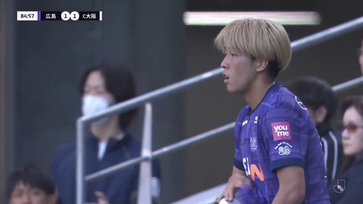 優秀選手賞を受賞した超万能型ファイター❤️‍🔥 DF 15 #中野就斗 選手の 2025シーズンJ1リーグプレー集🎥✨ 今季は新たな武器 超ロングスローも披露。 右サイドで攻守共に相手の脅威となり続けました👏 #sanfrecce #超ぶちあつ