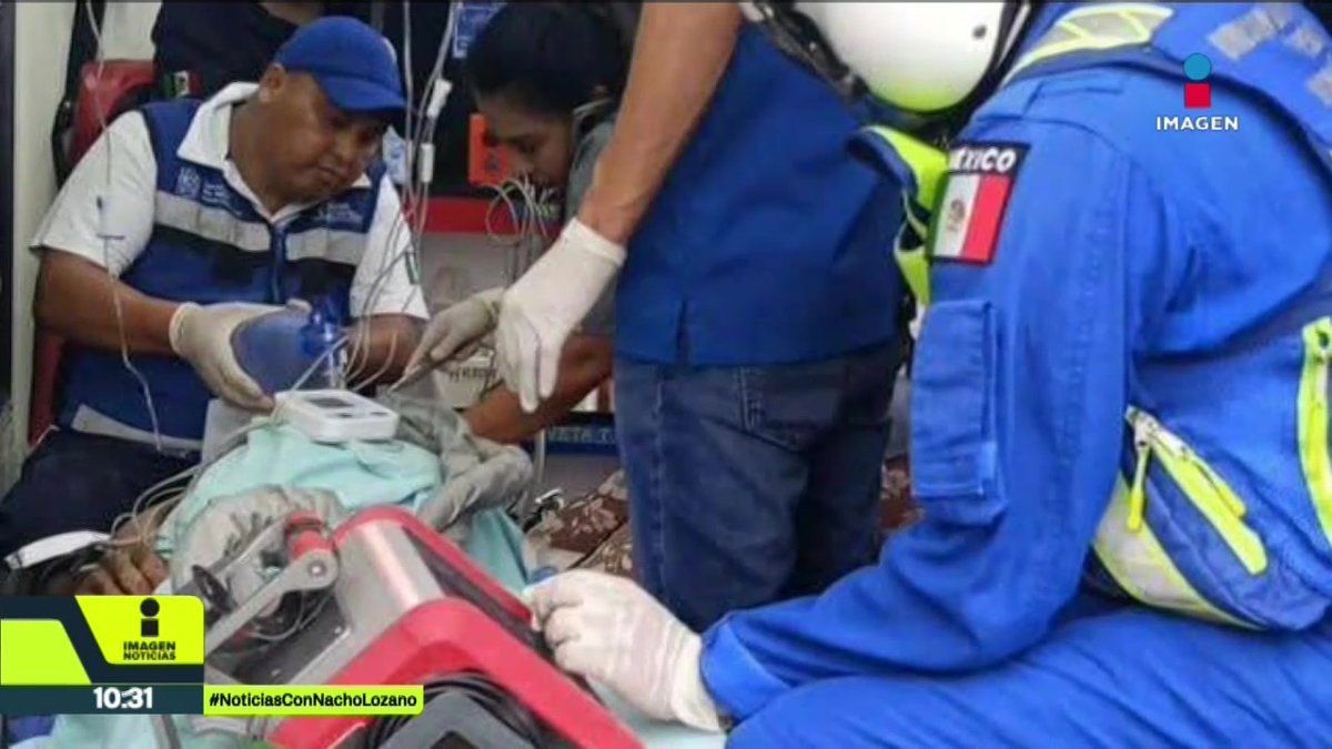 5 personas murieron luego de que una #Dakota negra que trasladaba plátanos se convirtiera en un #CocheBomba en el centro de Coahuayana, #Michoacán. ¿Cómo llegó hasta ahí sin despertar la sospecha de nadie? ¿Quiénes eran el objetivo del atentado? Esto se sabe hasta el momento: