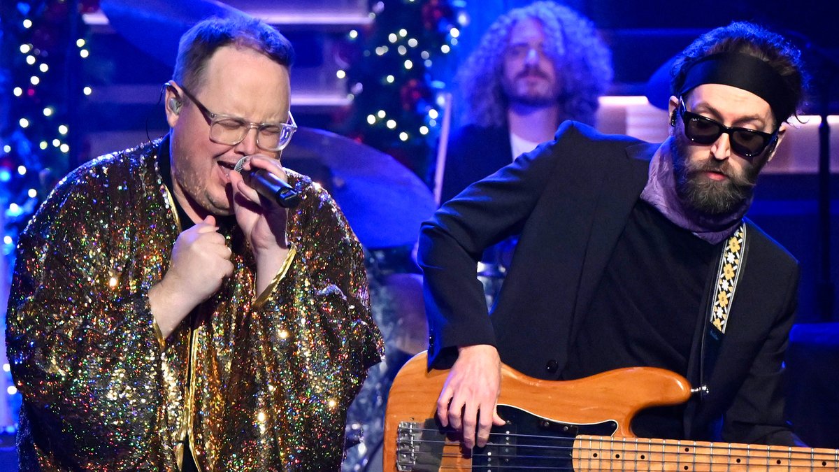 .St. Paul & The Broken Bones perform “Fall Moon”! Watch the full performance ⬇️ #FallonTonight