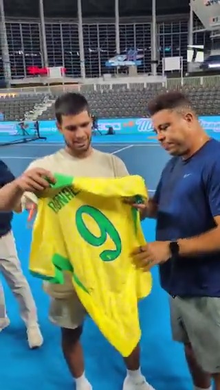 Carlos Alcaraz hitting with Ronaldo. The sports crossover we all needed. 🎾⚽️